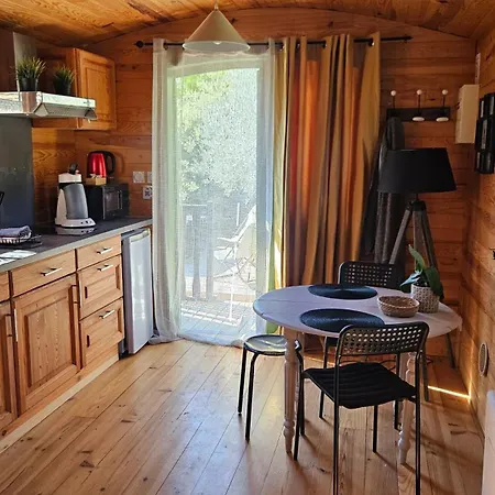 Apartmán Roulotte Farigoule Avec Jacuzzi Baron (Gard)
